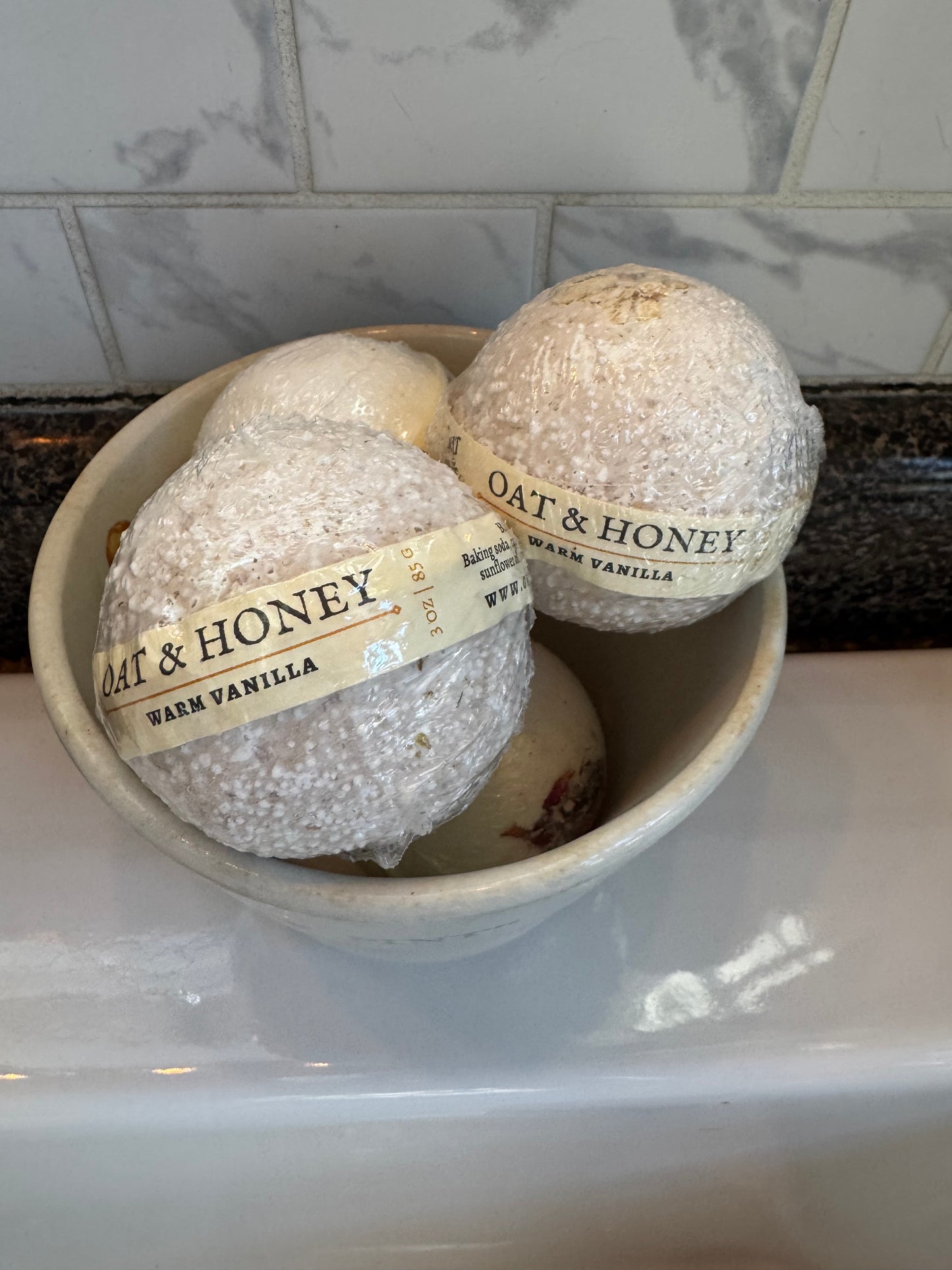 Gnat & Bee's Natural Bath Bomb in Oatmeal and Honey